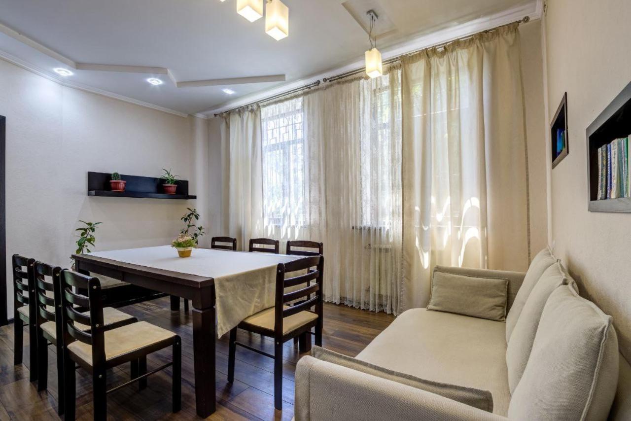 Opera Bed&Breakfast Bishkek Exterior photo